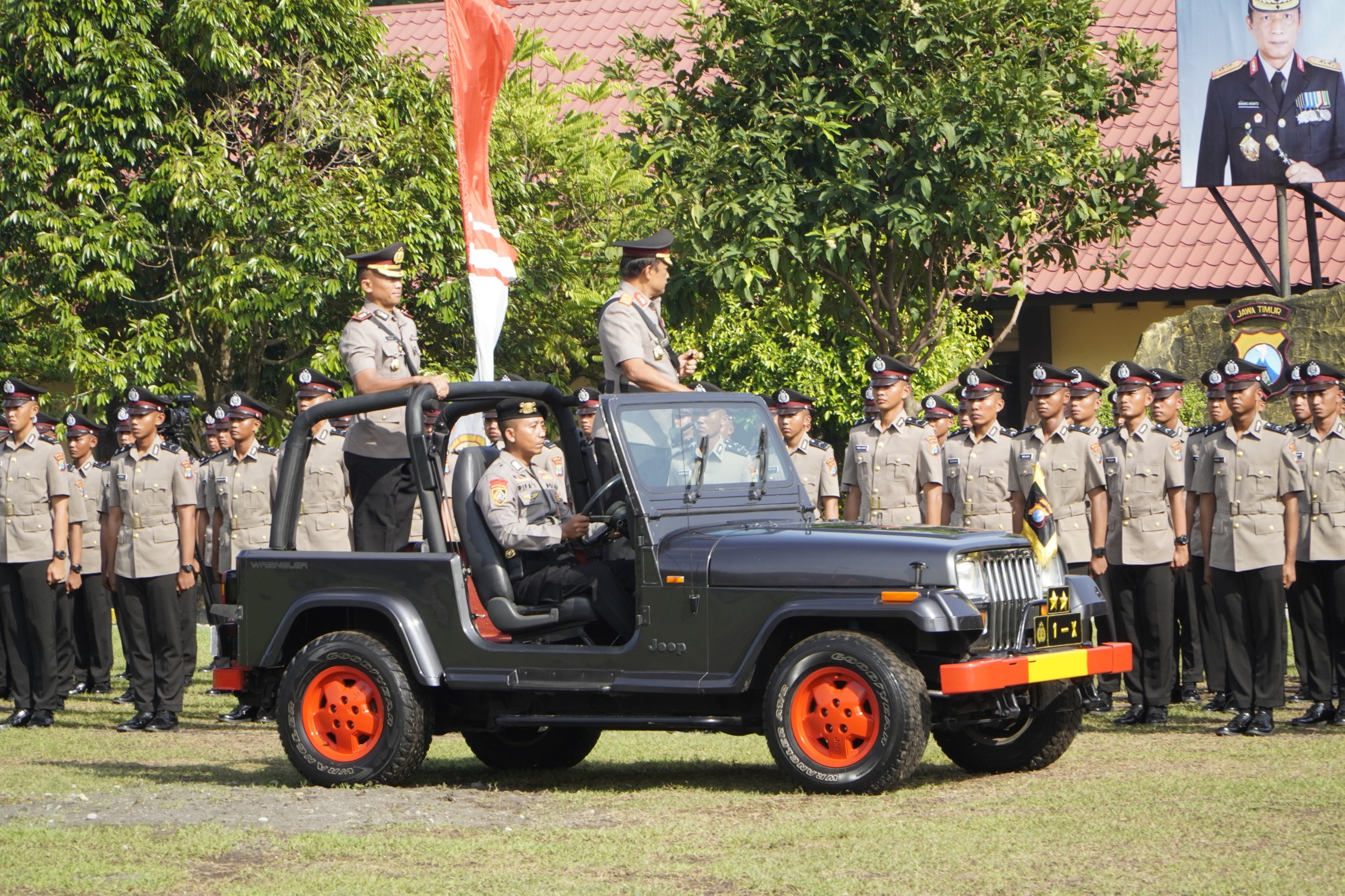 Lantik 247 Bintara Remaja, Kapolda Jatim : Jadilah Penjaga Kehidupan dan Peradaban
