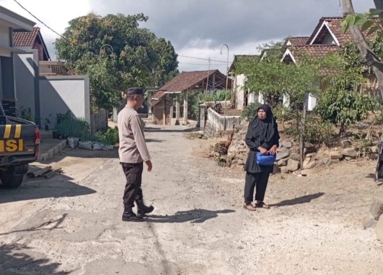 Polsek Pudak Laksanakan Patroli Presisi untuk Jaga Harkamtibmas Wilayah