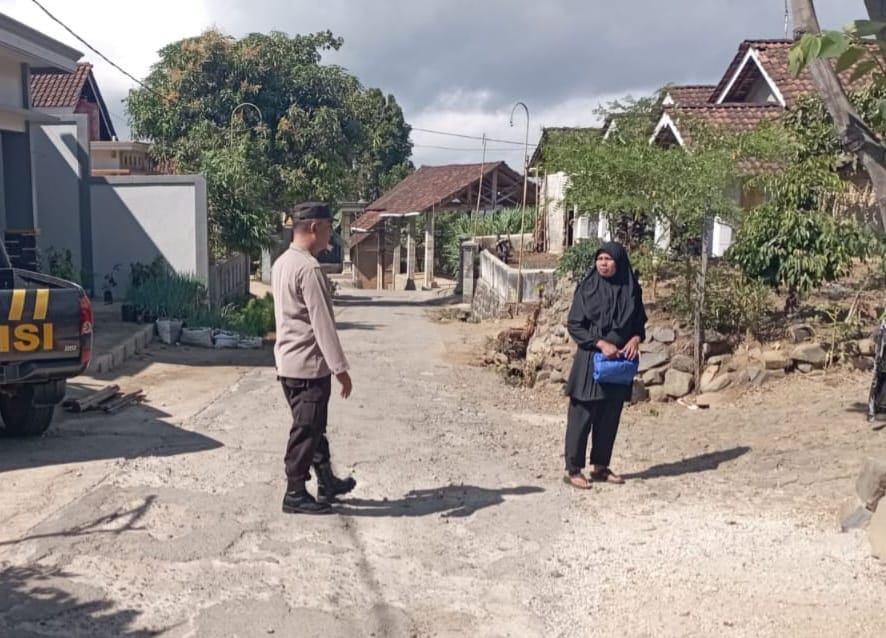 Polsek Pudak Laksanakan Patroli Presisi untuk Jaga Harkamtibmas Wilayah