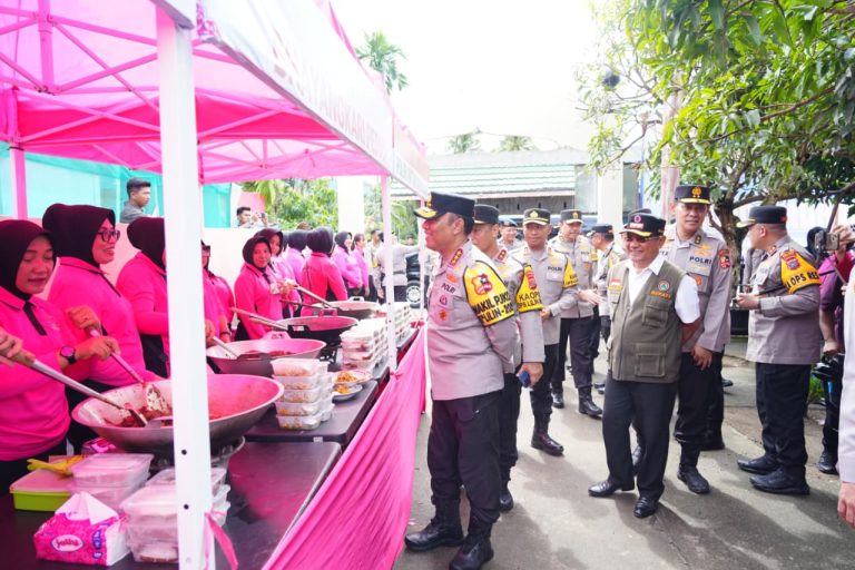 Wakapolri Tinjau Dapur Umum Bhayangkari dan Resmikan Sumur Bor di Huntara Asam Pulau