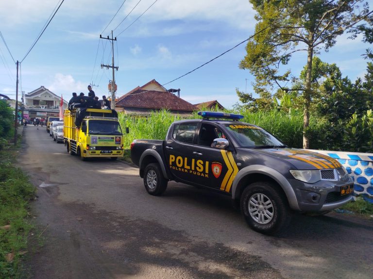 Polsek Pudak Laksanakan Pengawalan Keberangkatan Peserta BRB PSHT, Berjalan Aman dan Tertib