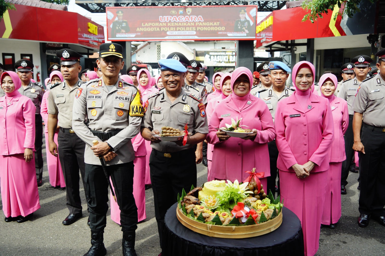 Upacara Kenaikan Pangkat Polri TMT 1 Januari 2026, Kapolres Ponorogo Tekankan Profesionalisme dan Tanggung Jawab