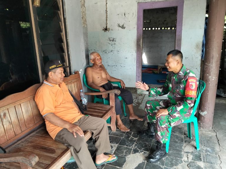 Komsos, Babinsa Kodim Ponorogo Ajak Para Lansia Aktif Ikut Kegiatan Posyandu