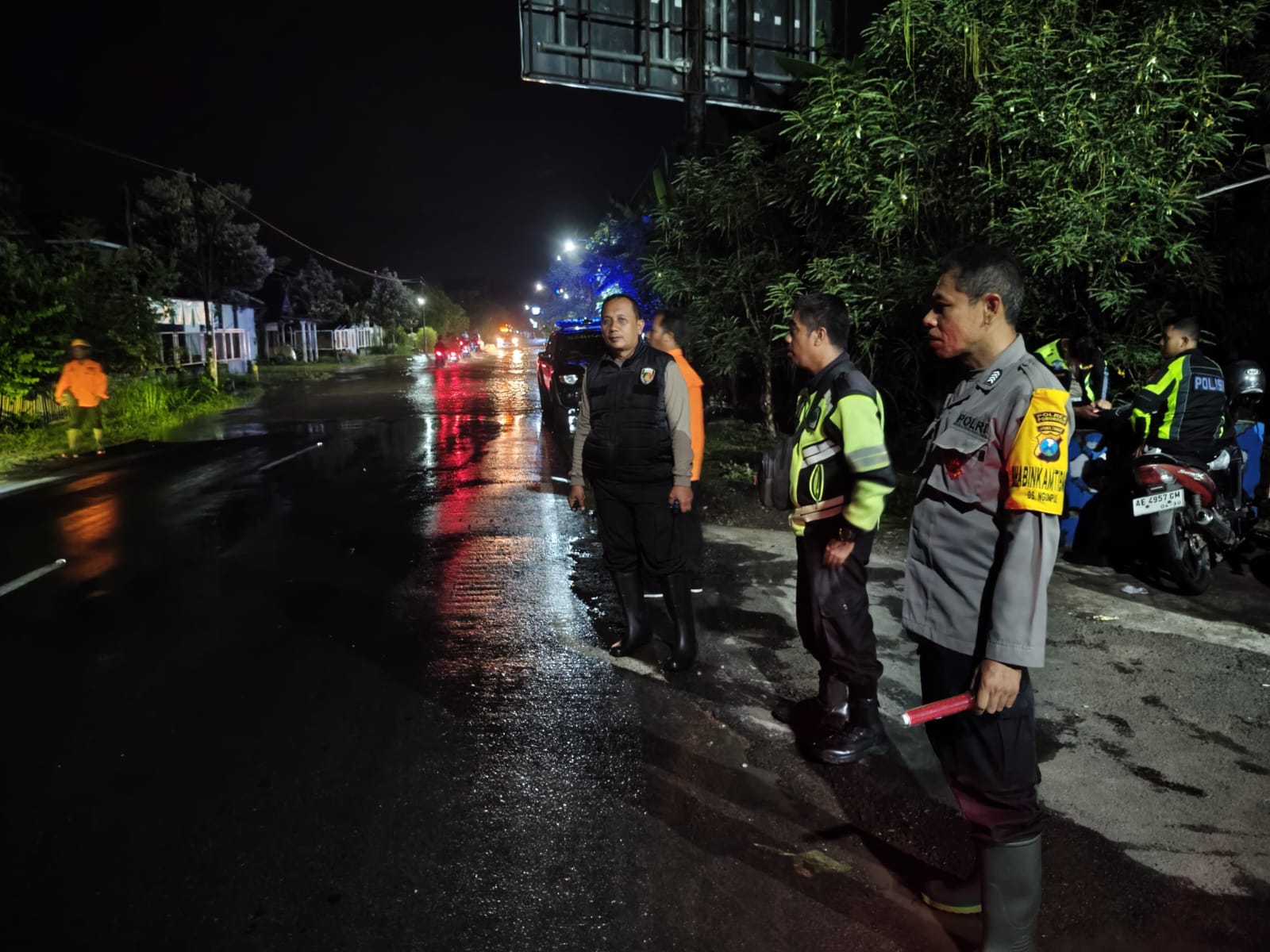 Polsek Balong Laksanakan Patroli Presisi Monitoring Banjir dan Harkamtibmas