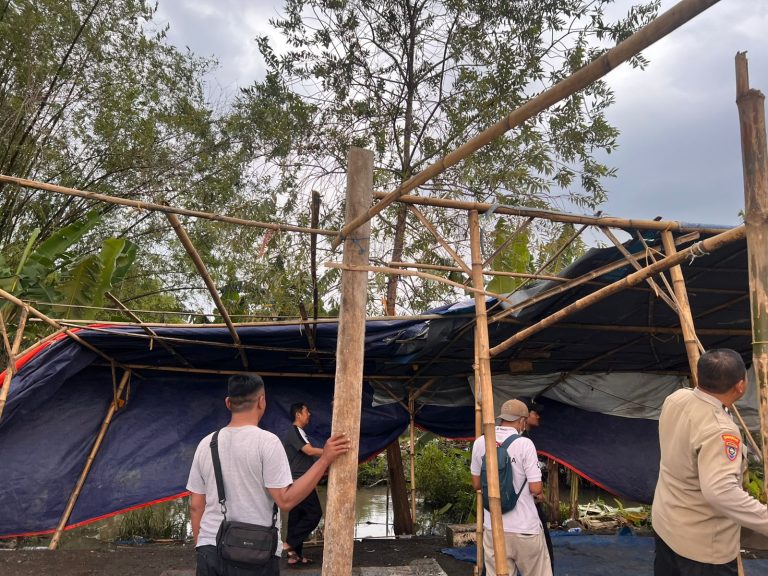 Respon Cepat 110 Polresta Sidoarjo Bongkar Arena Sabung Ayam di Ploso Krembung