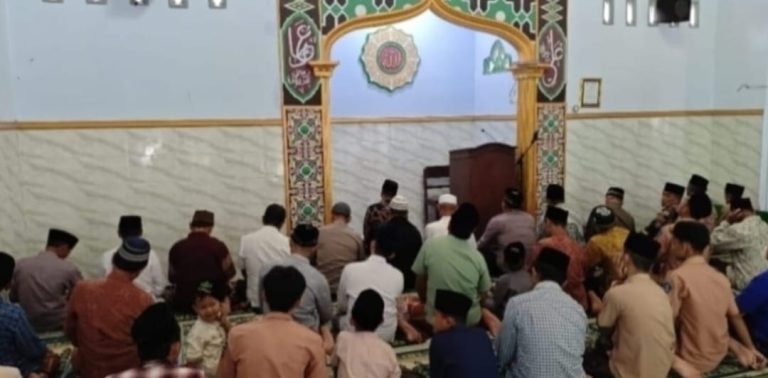 Safari Sholat Jumat, Kapolsek Ngebel Pererat Silaturahmi dan Sampaikan Pesan Kamtibmas