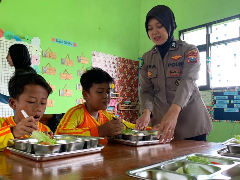 Polres Probolinggo Pastikan Pendistribusian MBG Aman dan Tepat Sasaran