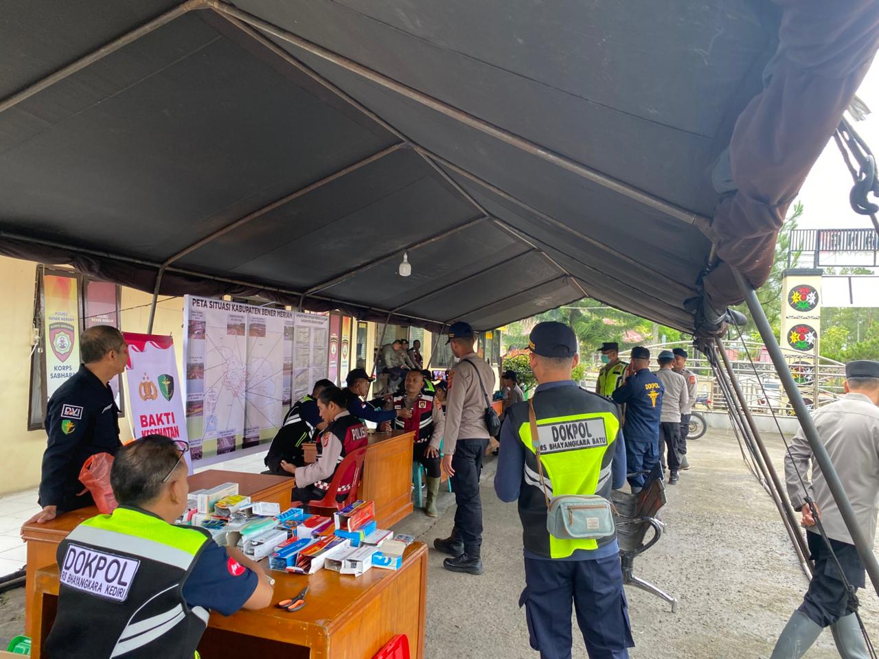 Sentuhan Kemanusiaan Polri, Layanan Kesehatan Pusdokkes Jangkau Warga Hingga Pelosok Aceh Terdampak Bencana