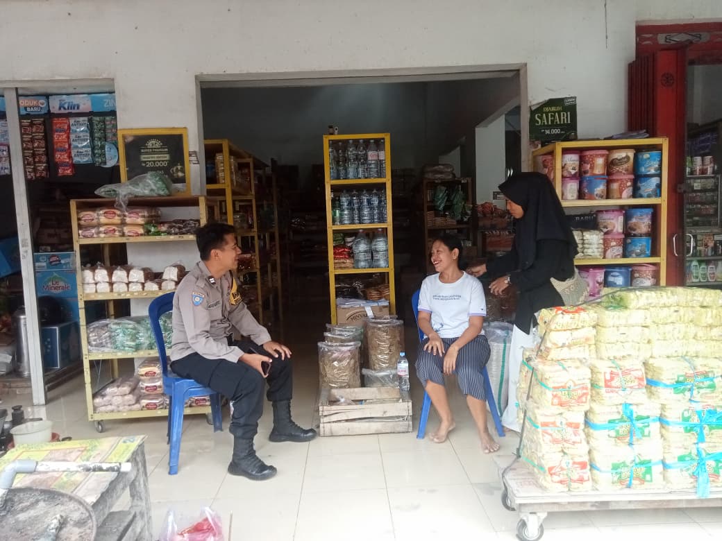 Polsek Jambon Laksanakan Patroli Kewilayahan, Amankan Pasaran Pahing dan Antisipasi Gangguan Kamtibmas