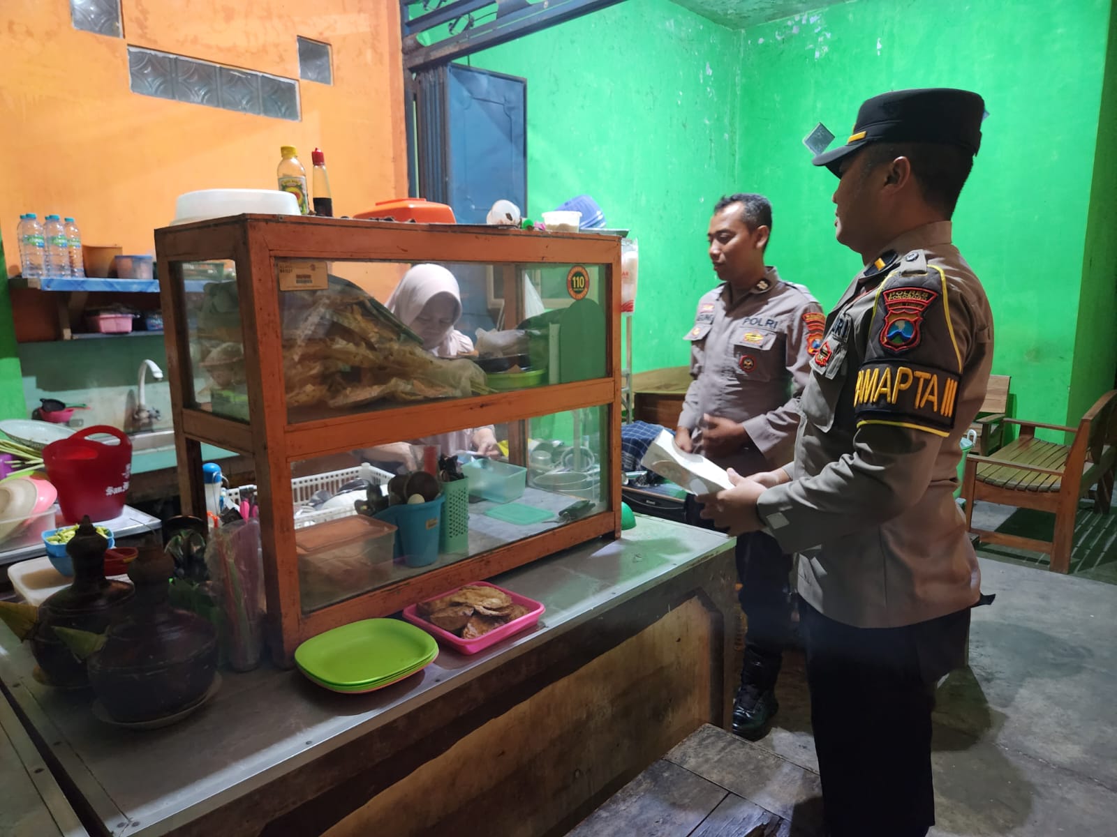 Pamapta III SPKT Polres Ponorogo Laksanakan Patroli Kewilayahan dan Sosialisasi Layanan Polisi 110