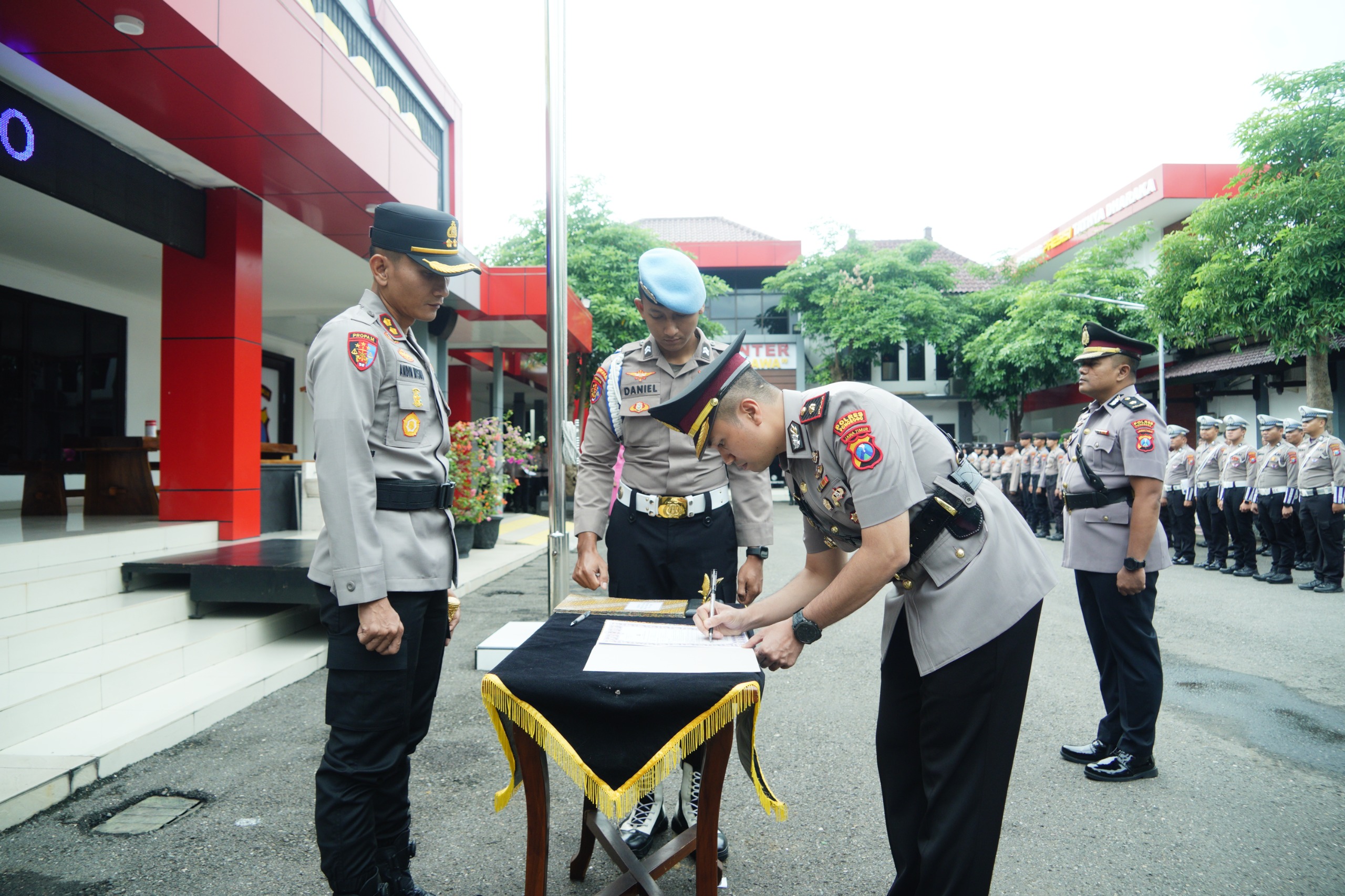 Polres Ponorogo Gelar Sertijab Wakapolres dan Dua Kapolsek, Berlangsung Khidmat dan Lancar