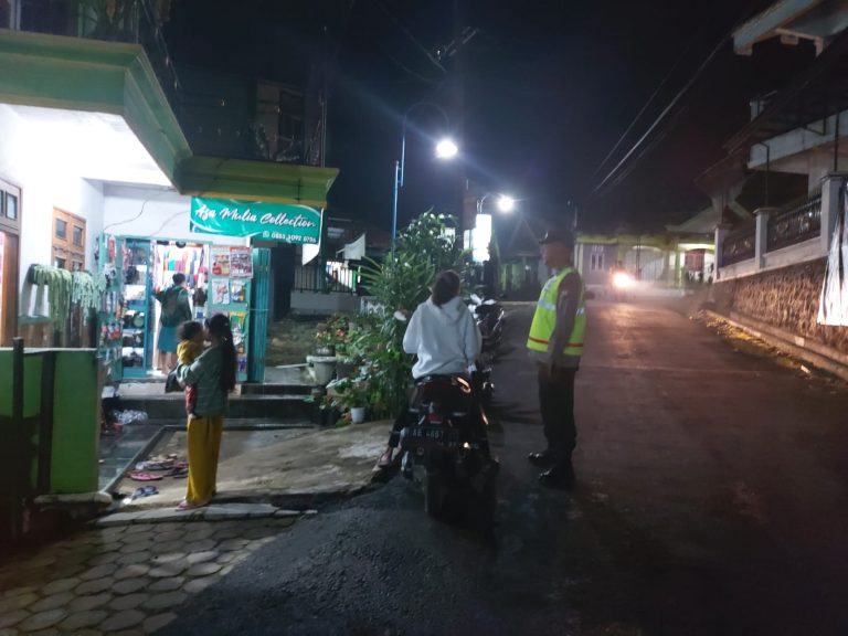 Polsek Pudak Gelar Patroli Blue Light untuk Jaga Keamanan dan Ketertiban Wilayah