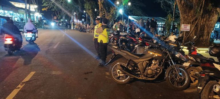 Polsek Ngebel Gelar KRYD Patroli Cipta Kondisi dan Blue Light, Jaga Kamtibmas Wilayah Wisata