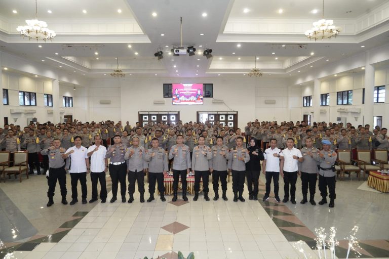 Kapolres Ponorogo Beri Arahan Kepada Seluruh Bhabinkamtibmas, Tekankan Peran Polri Humanis di Era Society 5.0