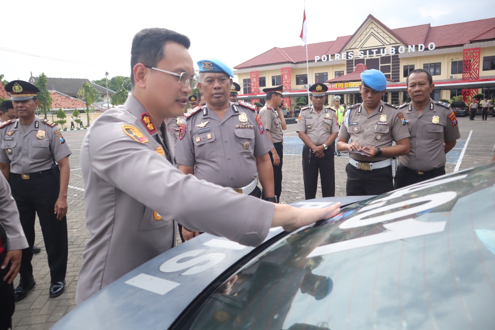 Transparansi : Polres Situbondo Pasang QR Aduan Propam Polri di Kendaraan Dinas