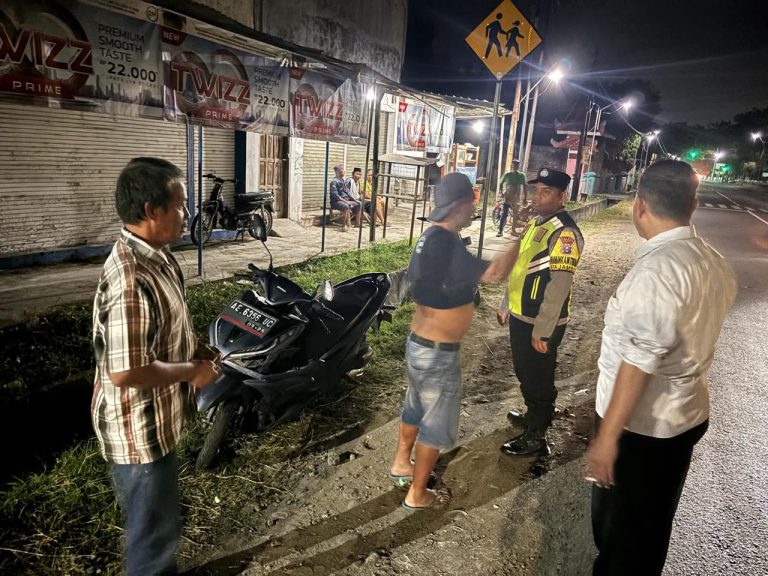 Polsek Jambon Gelar Patroli Blue Light, Antisipasi Balap Liar dan Gangguan Kamtibmas