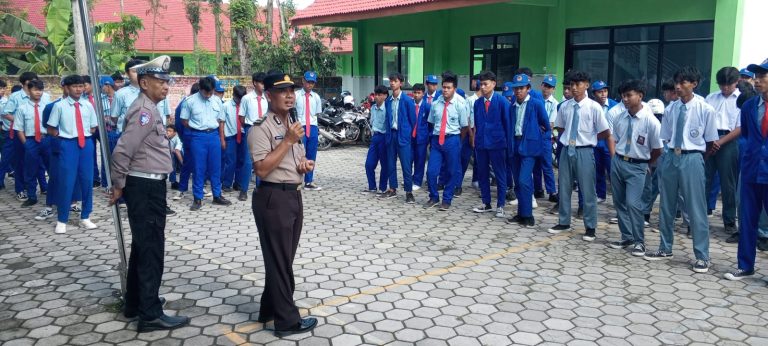 Polsek Slahung Sosialisasikan Operasi Keselamatan Semeru 2026 di SMK Ki Hajar Dewantara