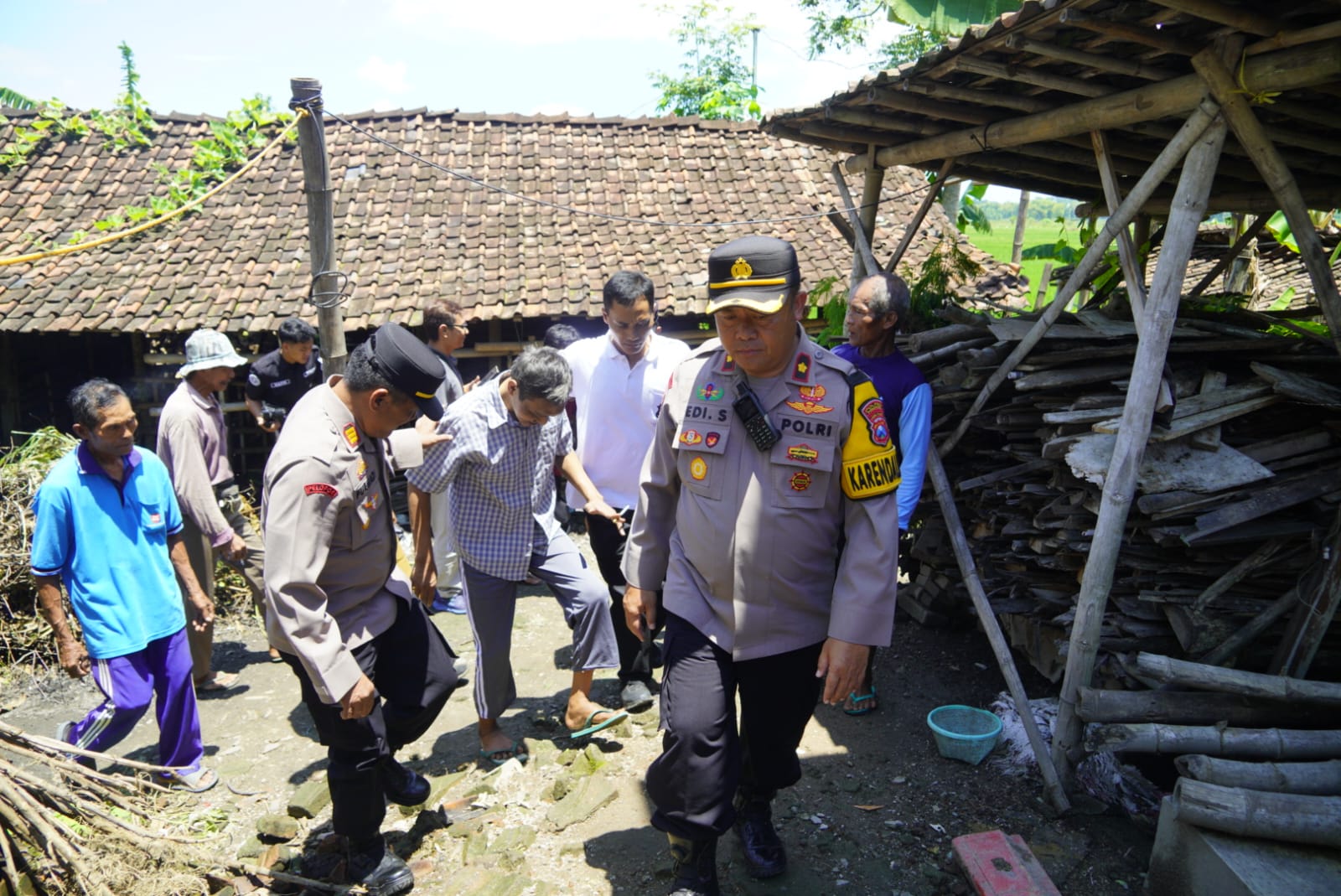 Polres Ponorogo Evakuasi Dua ODGJ Dari Pasungan, Kirim Ke RSJ Menur Surabaya