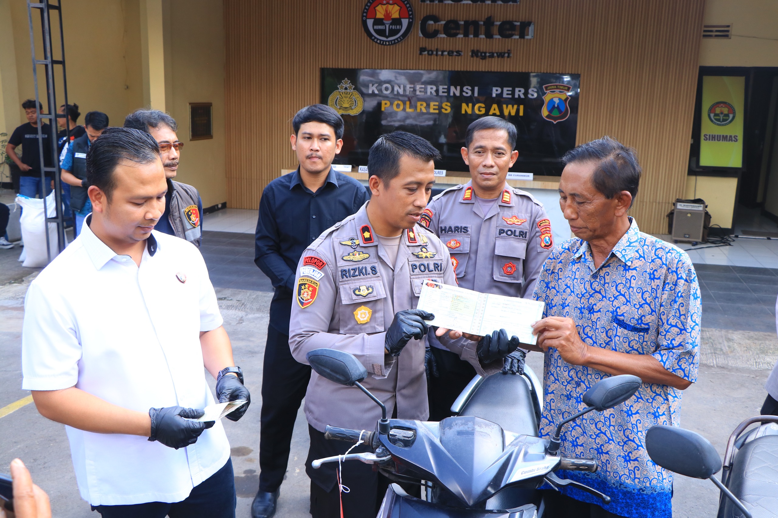 Polres Ngawi Tuai Apresiasi, Ungkap Curanmor dan Kembalikan Motor ke Pemiliknya Gratis