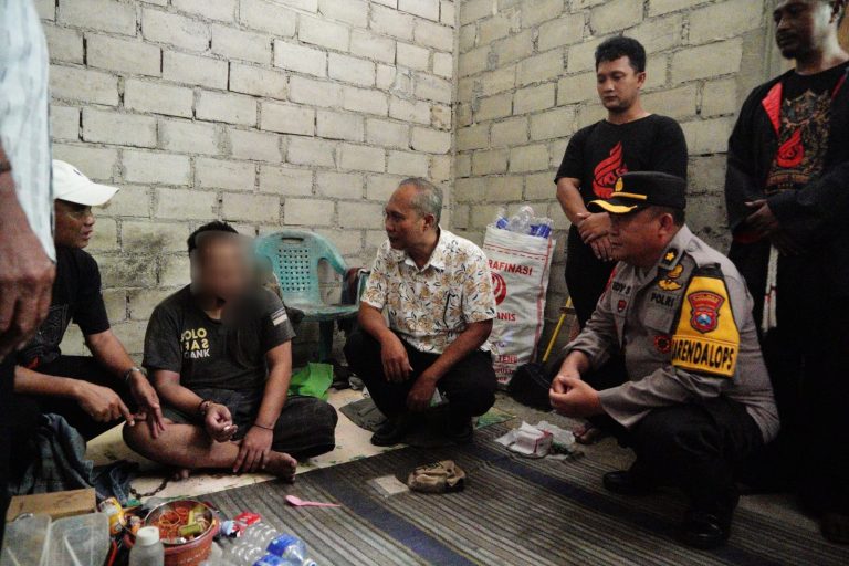 Lagi, Polres Ponorogo Bebaskan ODGJ Dari PasunganLagi, Polres Ponorogo Bebaskan ODGJ Dari Pasungan