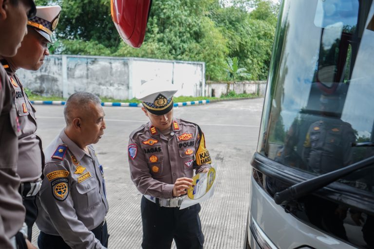 Operasi Keselamatan Semeru 2026 Polres Jember Ramp Check dan Periksa Kesehatan Awak Bus