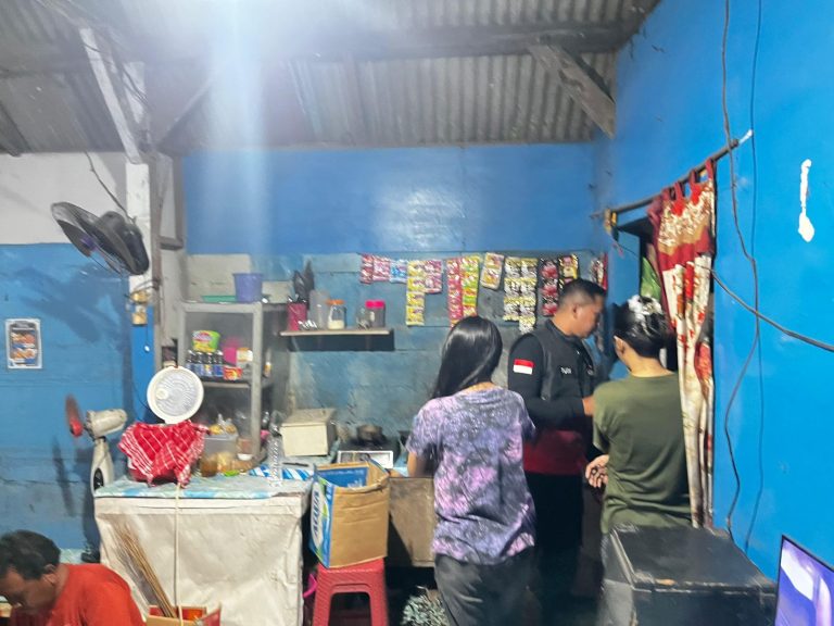 Polres Gresik Ungkap Peredaran Miras di Menganti, Puluhan Liter Miras Diamankan dari Warung KaraokePolres Gresik Ungkap Peredaran Miras di Menganti, Puluhan Liter Miras Diamankan dari Warung Karaoke