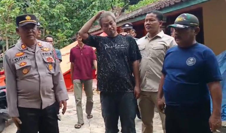 Polsek Sawoo Bersama Tim Laksanakan Evakuasi ODGJ di Desa Prayungan