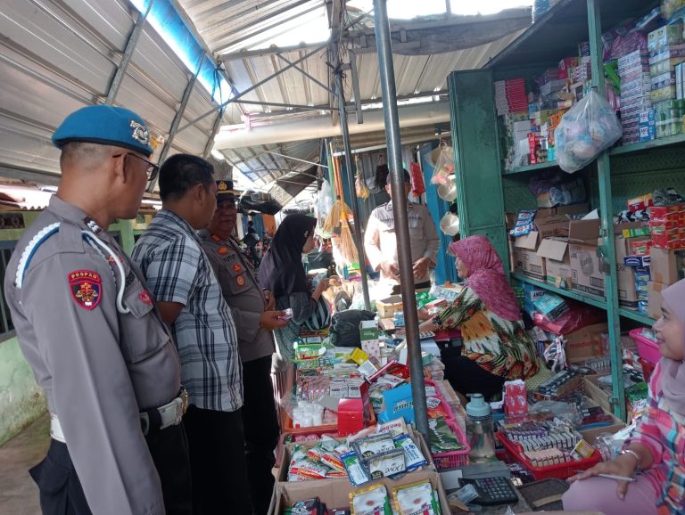 Polsek Sawoo Lakukan Pengecekan Harga Sembako Jelang Ramadhan