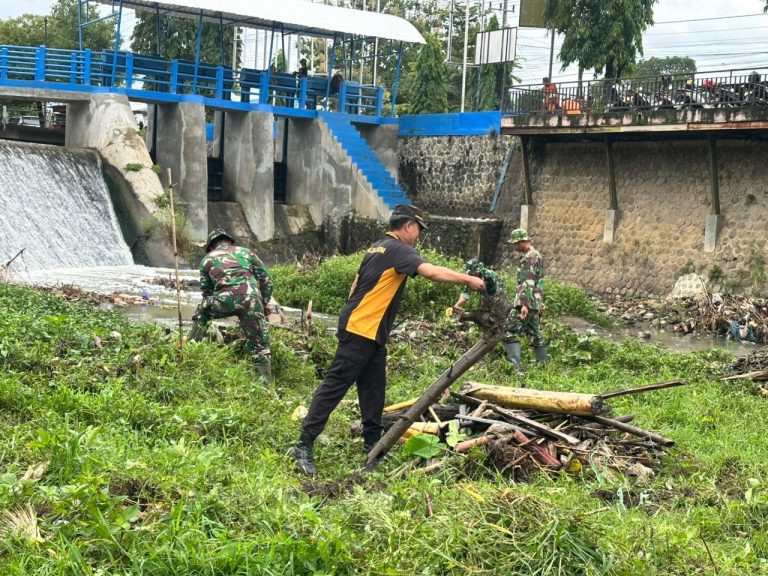 Polres Ponorogo Turun Tangan Bersihkan Kota, Forkopimda Kompak Dukung Gerakan Indonesia Asri dan HPSN 2026