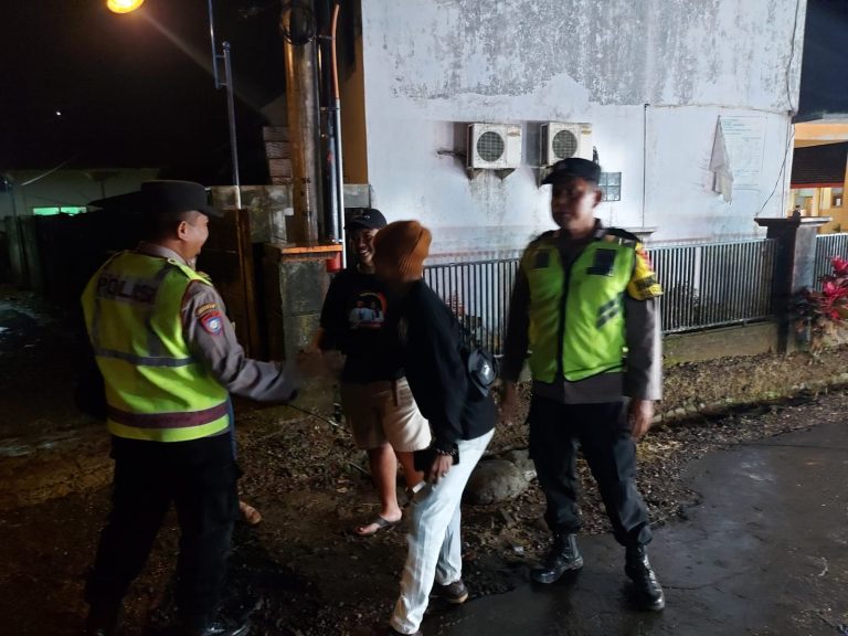 Polsek Pudak Gelar Patroli Blue Light, Cipta Kondisi Kamtibmas Tetap Aman