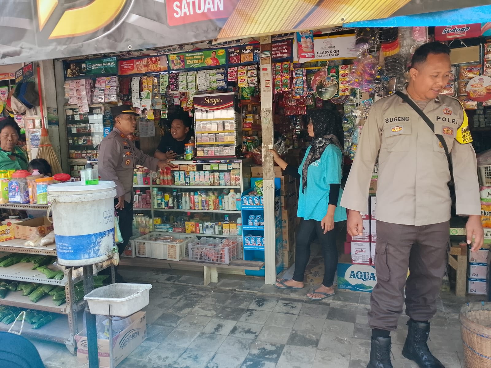 POLSEK NGRAYUN CEK HARGA KEBUTUHAN POKOK JELANG RAMADAN