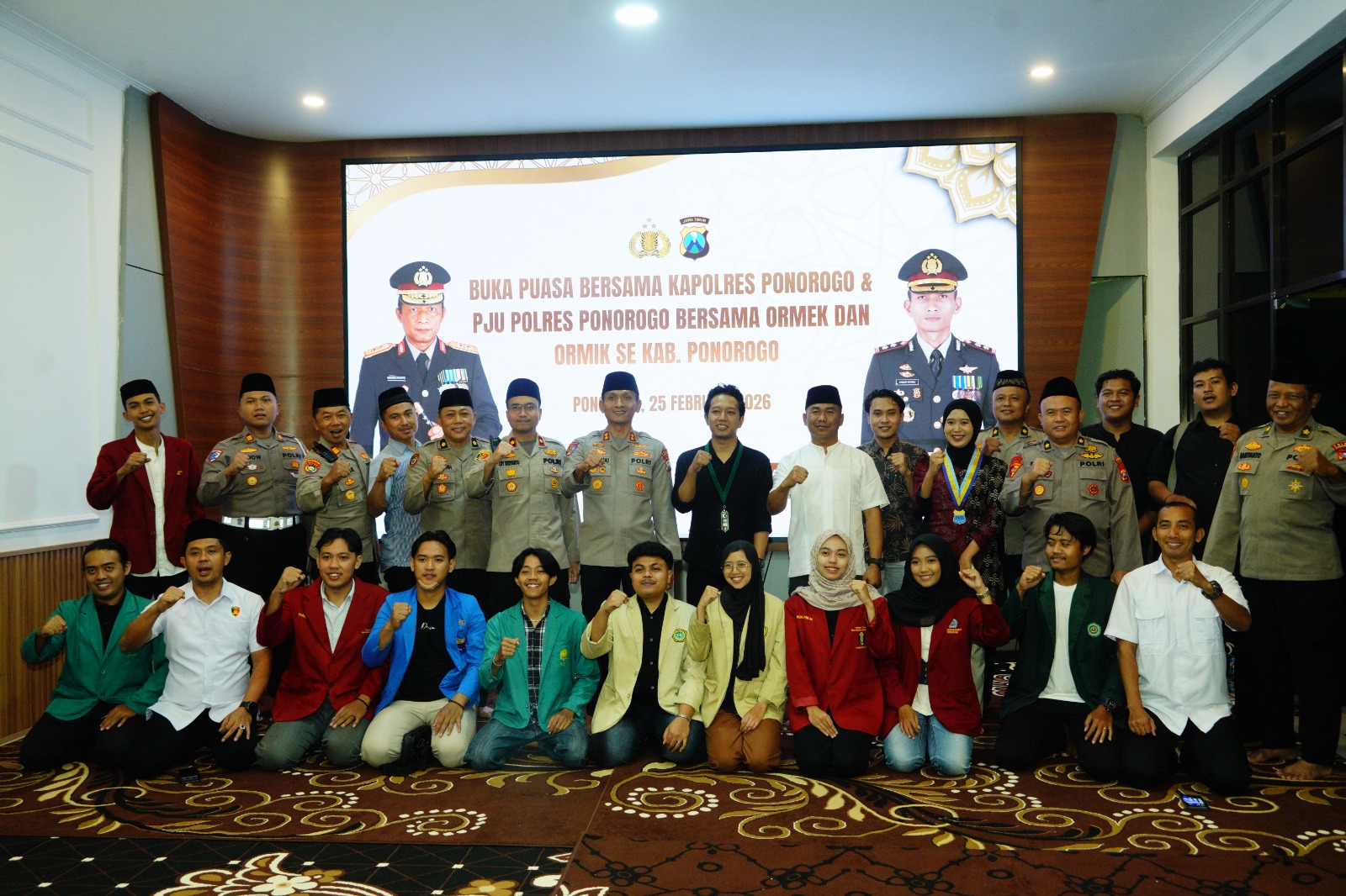 Bersama Mahasiswa Kapolres Ponorogo Bagi Takjil dan Buka Puasa Bersama, Tegaskan Komitmen Jaga Kamtibmas Ramadan