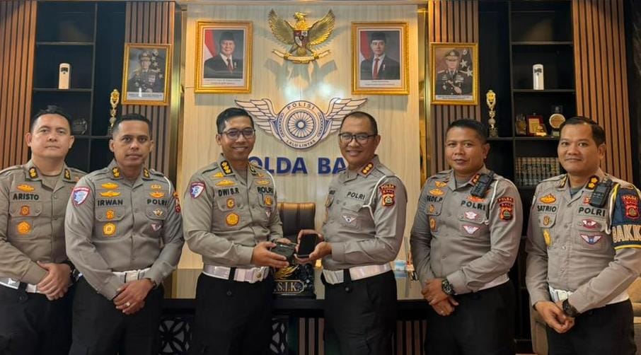 Polres Situbondo Bersama Insan Pers Berbagi Takjil Ratusan Bungkus Habis Dalam 10 Menit