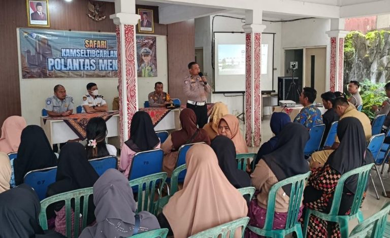 Polantas Menyapa : Polres Jember Gelar Safari Kamseltibcar Lantas Sosialisasikan Jalur Blackspot