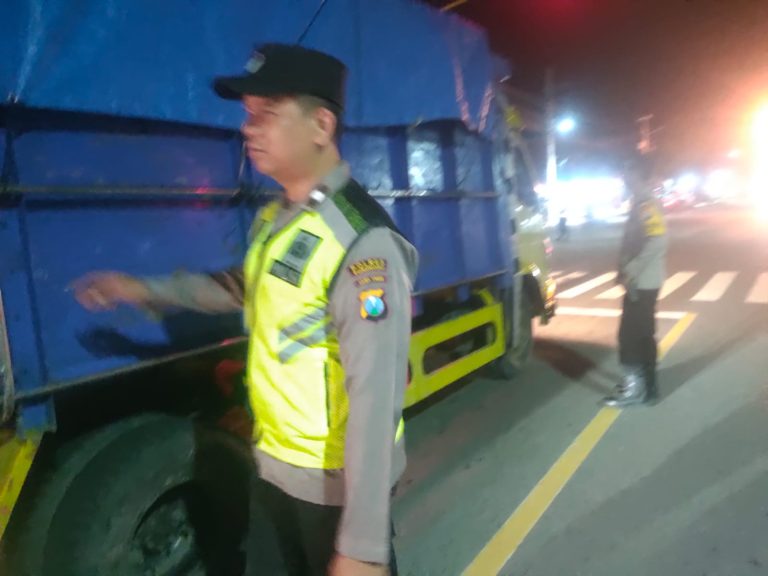 PATROLI PRESISI POLSEK JETIS INTENSIFKAN PENGAWASAN MALAM HARI, SITUASI AMAN TERKENDALI