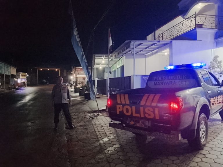 PATROLI PRESISI POLSEK PULUNG INTENSIFKAN PENGAMANAN MALAM HARI ANTISIPASI GANGGUAN KAMTIBMAS