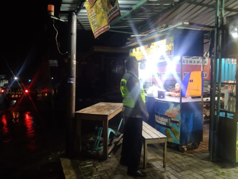 PATROLI HARKAMTIBMAS POLSEK SOOKO, CIPTAKAN SITUASI AMAN DAN KONDUSIF DI WILAYAH