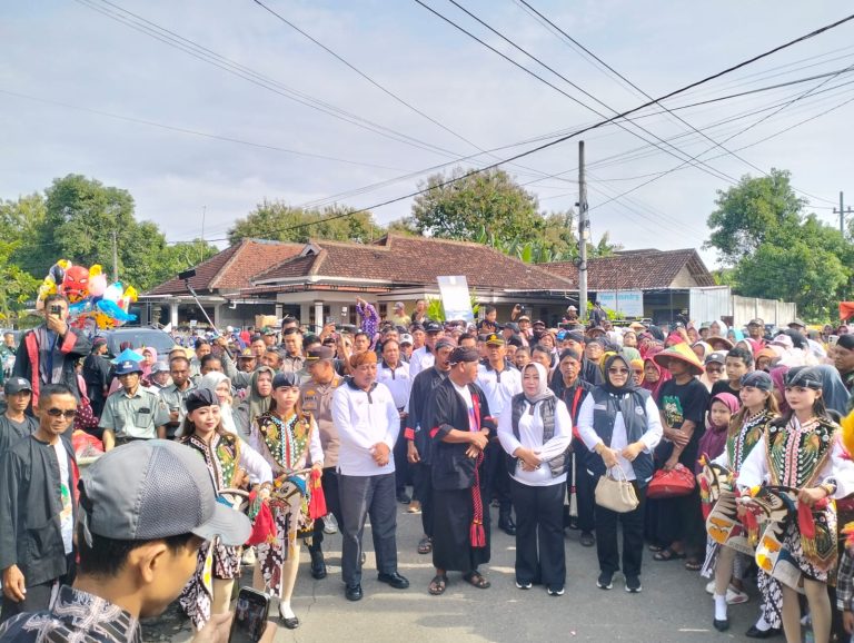 Tradisi Methik dan Panen Raya Padi Desa Glinggang Berlangsung Meriah dan Penuh Makna