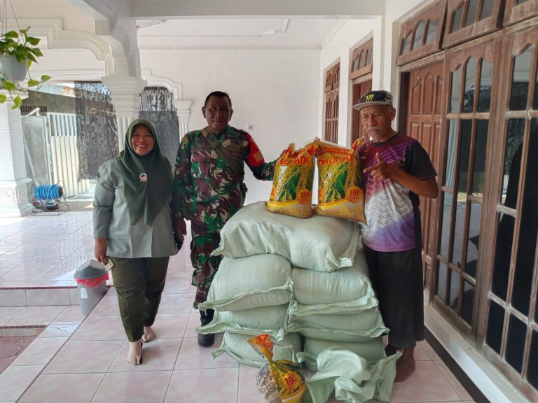 Babinsa Kodim Ponorogo Pendampingan Penyaluran Bantuan Benih Padi