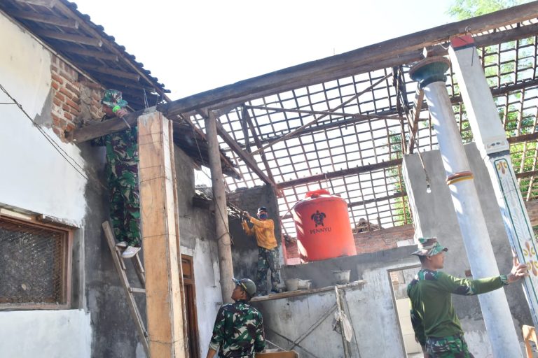 Rehab Panti Asuhan Kanzul Huda Ponorogo, TNI dan Rakyat Kerja Maksimal