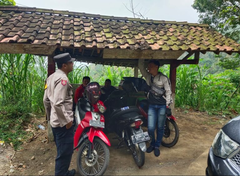 Polsek Sooko Gencarkan Patroli Presisi KRYD, Sasar Pertokoan hingga Kawasan Hutan