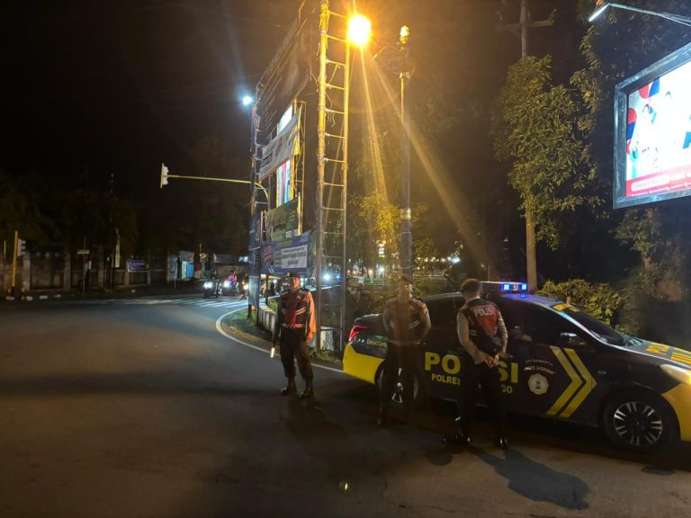 Patroli Perintis Presisi Sat Samapta Polres Ponorogo Jaga Keamanan Kota di Malam Hari