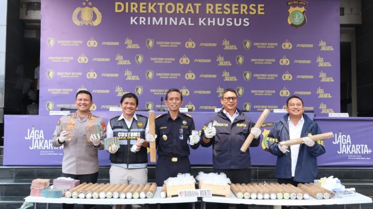 Polda Metro Jaya dan Bea Cukai Gagalkan Penyelundupan Merkuri di Tanjung Priok