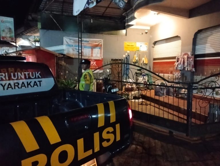 POLSEK SLAHUNG LAKSANAKAN PATROLI HARKAMTIBMAS ANTISIPASI 3C DAN GANGGUAN KAMTIBMAS