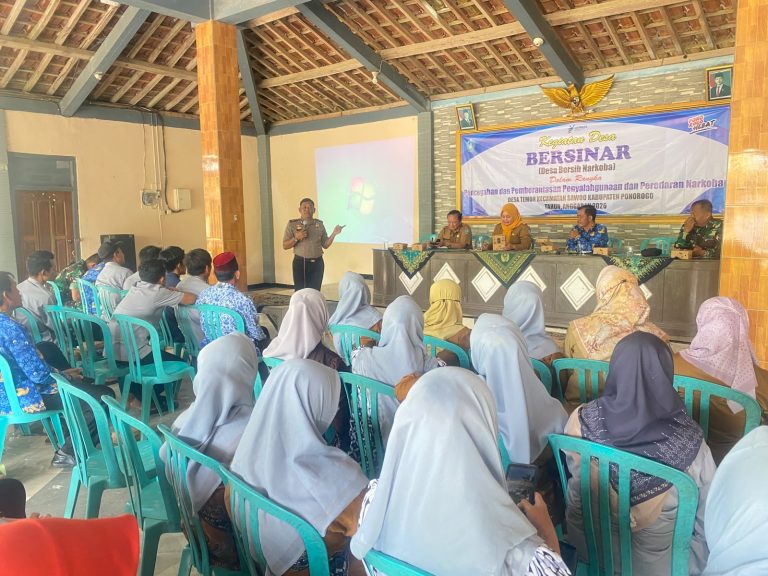 Kapolsek Sawoo Jadi Pemateri Sosialisasi Desa Bersinar di Balai Desa Temon