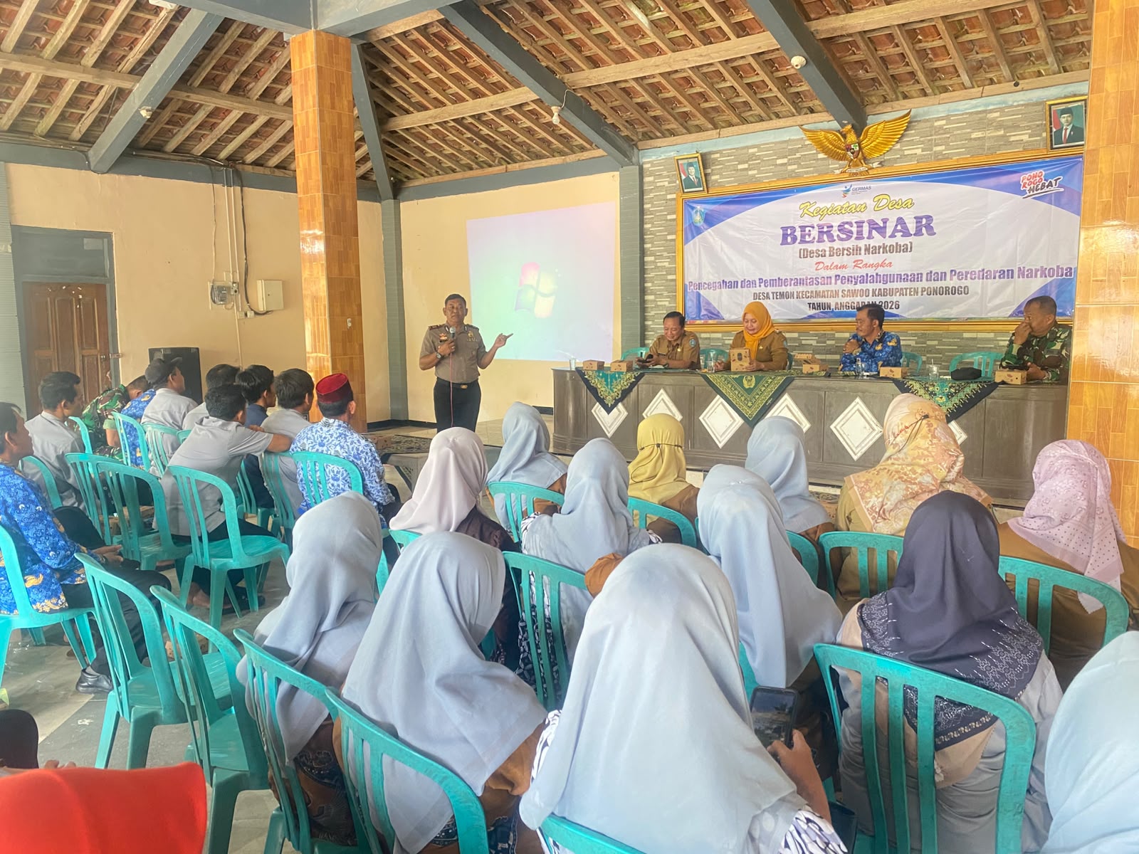 Kapolsek Sawoo Jadi Pemateri Sosialisasi Desa Bersinar di Balai Desa Temon