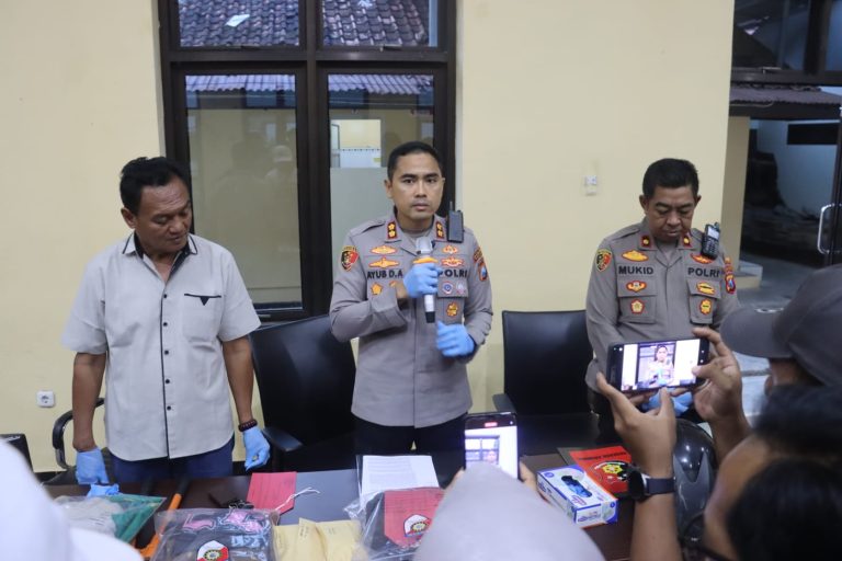 Polres Pacitan Amankan Komplotan Pencuri Kotak Amal di 7 Masjid