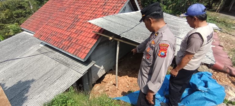 POLSEK PULUNG GELAR PATROLI ANTISIPASI BALAP LIAR DAN GANGGUAN KAMTIBMAS DI WILAYAH KECAMATAN PULUNG