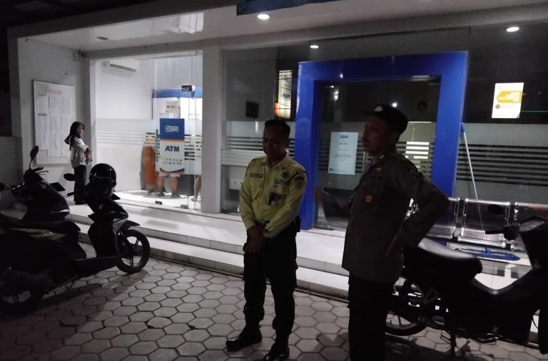 Patroli Blue Light Polsek Jambon Antisipasi Gangguan Kamtibmas dan Kenakalan Remaja