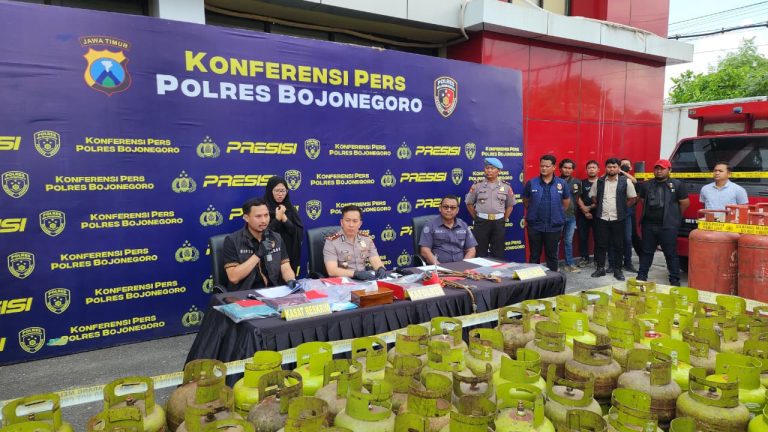 Polres Bojonegoro Amankan Tersangka Pengoplos LPG Subsidi 3 Kg dan Ratusan Tabung Gas